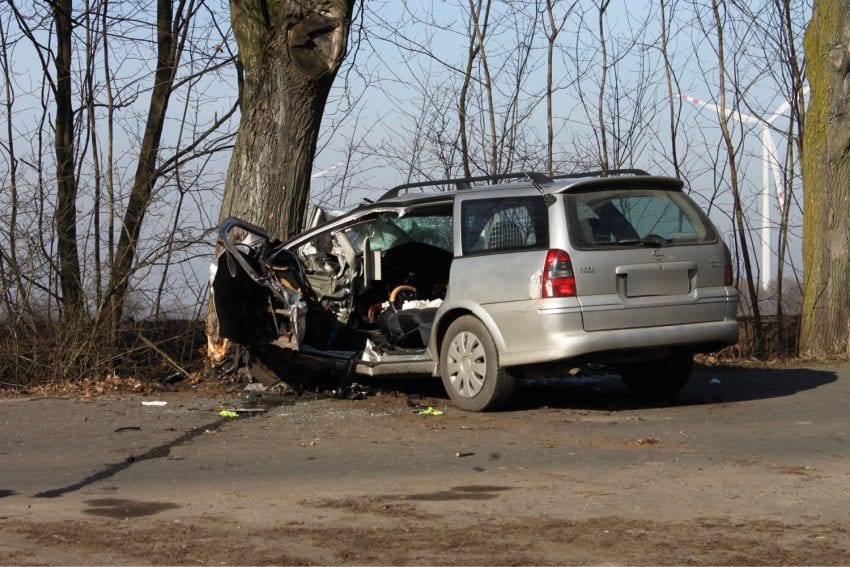 Tragiczny wypadek w gm Gizałki Kierowca Opla uderzył w drzewo