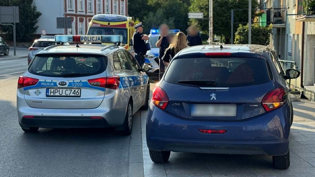 Dwie kobiety potrącone na oznakowanym przejściu dla pieszych na ul. Nowy Świat [WIDEO]