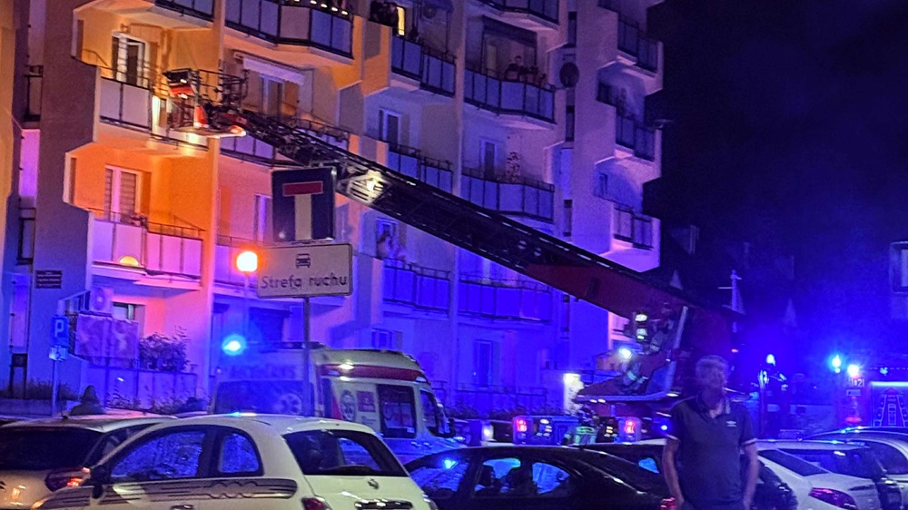 Kalisz. Interwencja służb ratunkowych przy ul. Korczak 4B. W mieszkaniu zwłoki mężczyzny