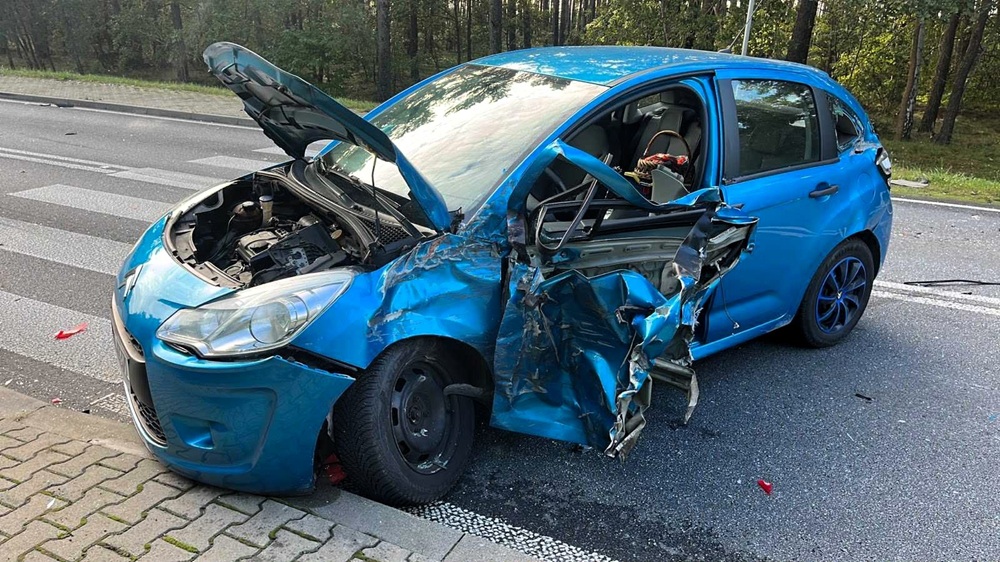 Poważny wypadek na DW470 w Celestynach. Droga zablokowana przez kilka godzin [FOTO]