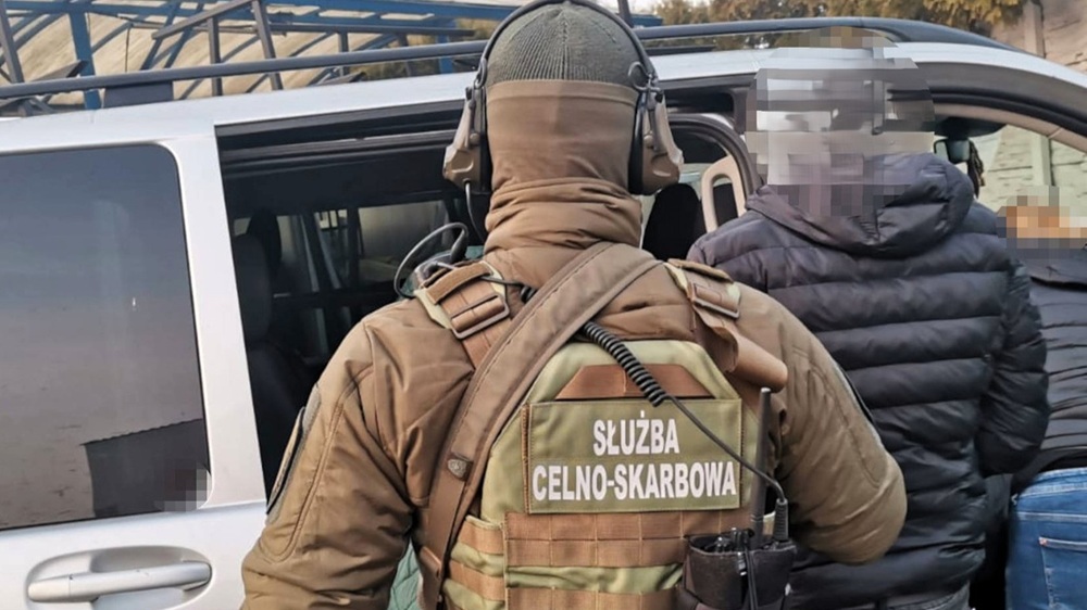 KAS i CBA zatrzymały w Kaliszu 4 osoby podejrzane o milionowe oszustwa podatkowe