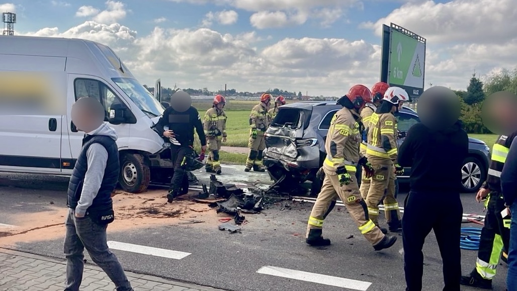 DK12 zablokowana! Na ul. Poznańskiej w Kościelnej Wsi doszło zderzenia 4 pojazdów [FOTO]