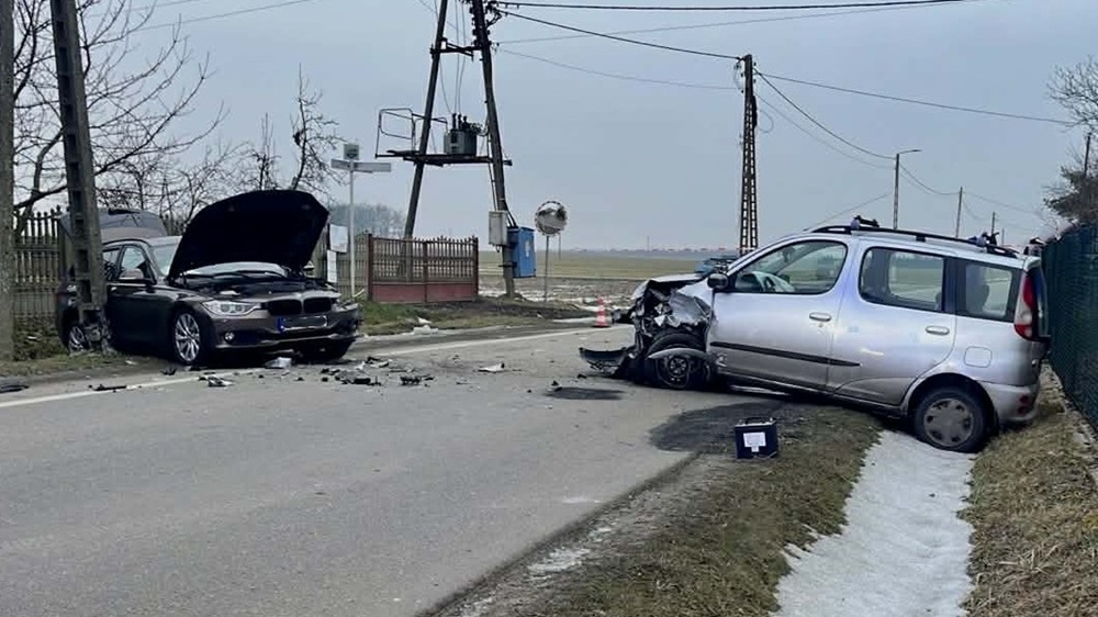 Wypadek w Osuchowie. 20-latka podjęła manewr wyprzedzania. Uderzyła w BMW [FOTO]