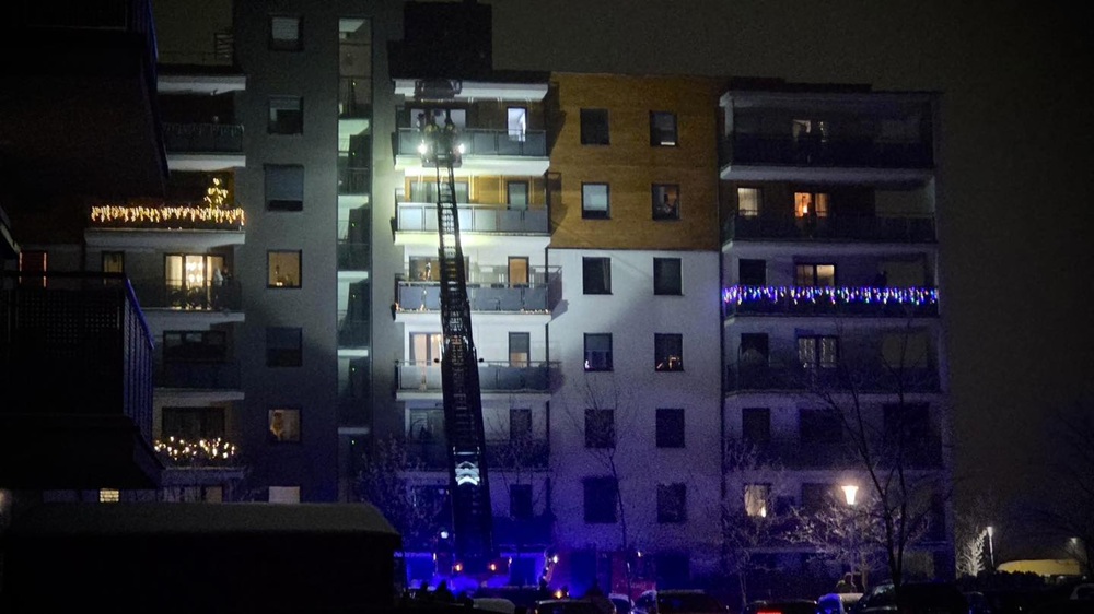 Kalisz. Interwencja straży pożarnej na ul. Owsianej! Kobieta „uwięziona” na balkonie