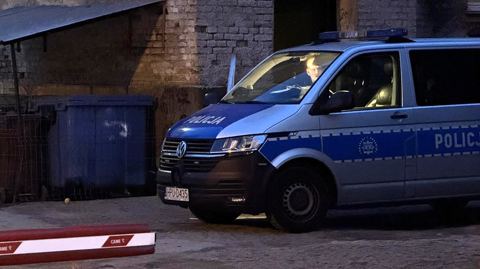 Zwłoki 29-latka na klatce schodowej budynku przy ul. Dworcowej. Na miejscu policja