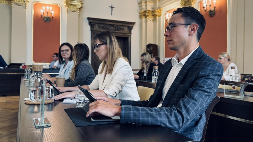 Gorąco w kaliskim samorządzie! „Postępowanie wyjaśniające w sprawie mandatu radnego”