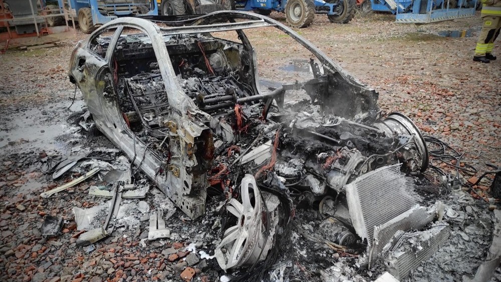 M6 doszczętnie spłonęło na terenie firmy w Cekowie