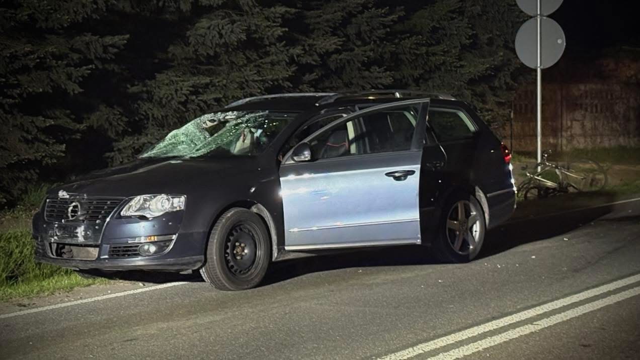 Poważny wypadek na DW470 pod Kaliszem. 20-latek z impetem uderzył w rowerzystę