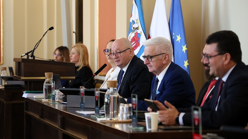 Nocna prohibicja w Kaliszu wraca do debaty. „Największa sprzedaż małpek jest rano”