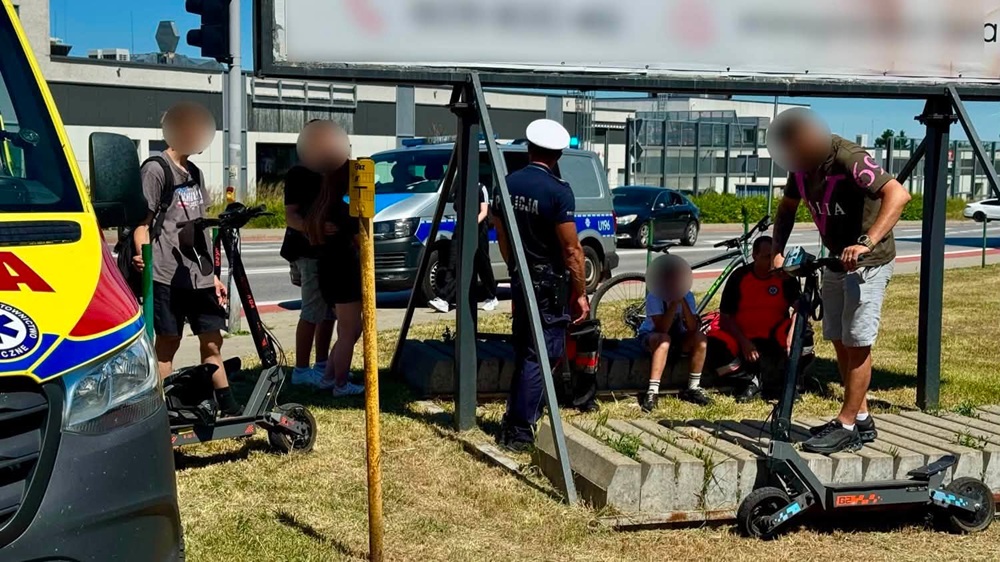 Dwóch chłopców na jednej hulajnodze wjechało w samochód. Groźne zdarzenie w Kaliszu