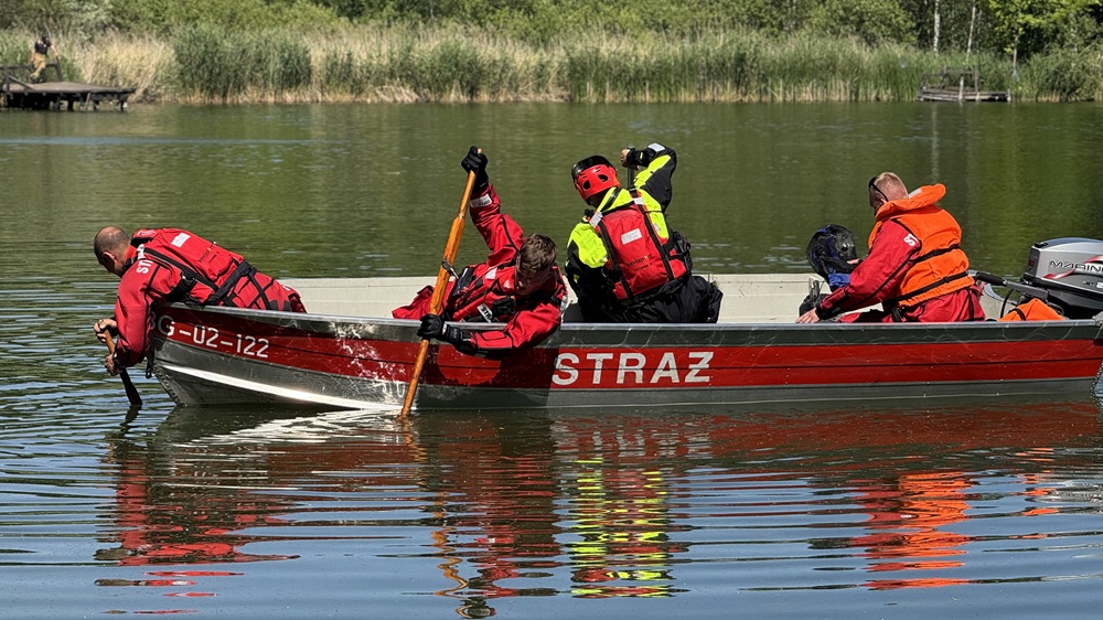 Szukają ciała? Trwa akcja służb ratunkowych na zbiorniku wodnym przy dawnej cegielni