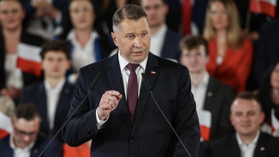 KO zawiadamia policję i kuratora oświaty. Chodzi o wiec PiS w szkolnej hali w Kaliszu
