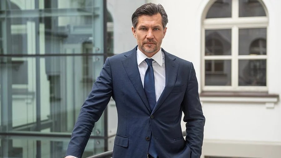 Kalisz płaci, prezydent buduje markę? Gdzie kończy się promocja miasta, a zaczyna kampania Kinastowskiego?